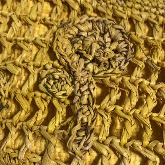 Small Yellow Raffia Bag, Zip Closure, 2 Inside Pockets & 1 with a Zip Closure - Picture 6 of 11